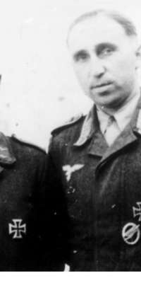 Herbert Fries, German Oberfähnrich in the Fallschirmjäger during World War II., dies at age 88